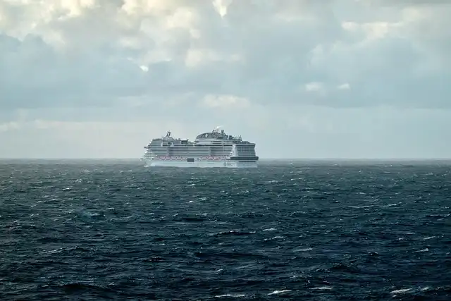 Trainwreck: Poop Cruise – Disaster at Sea & Emmy Buzz